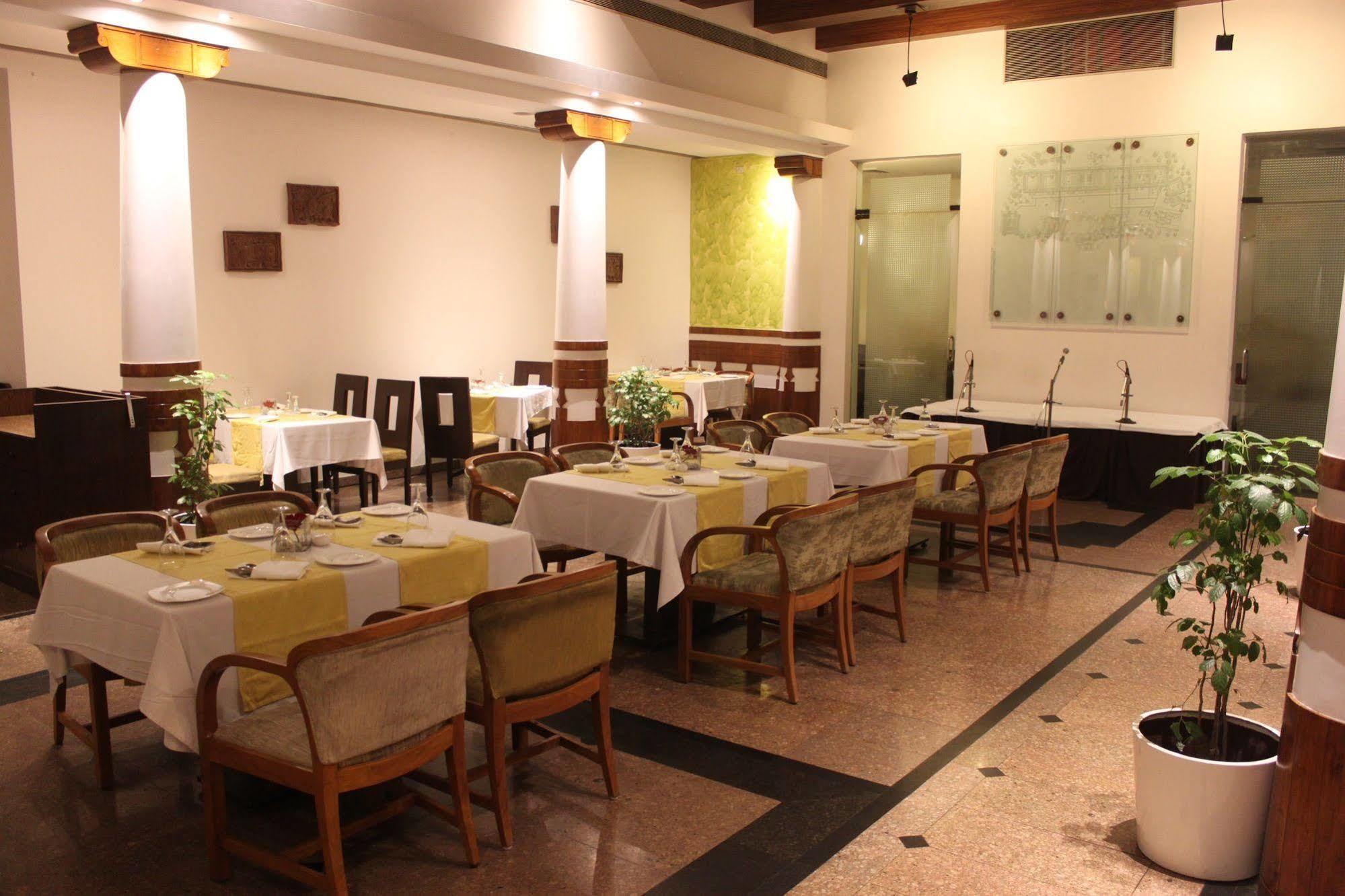 Hotel Maurya Patna Patna  Exteriör bild