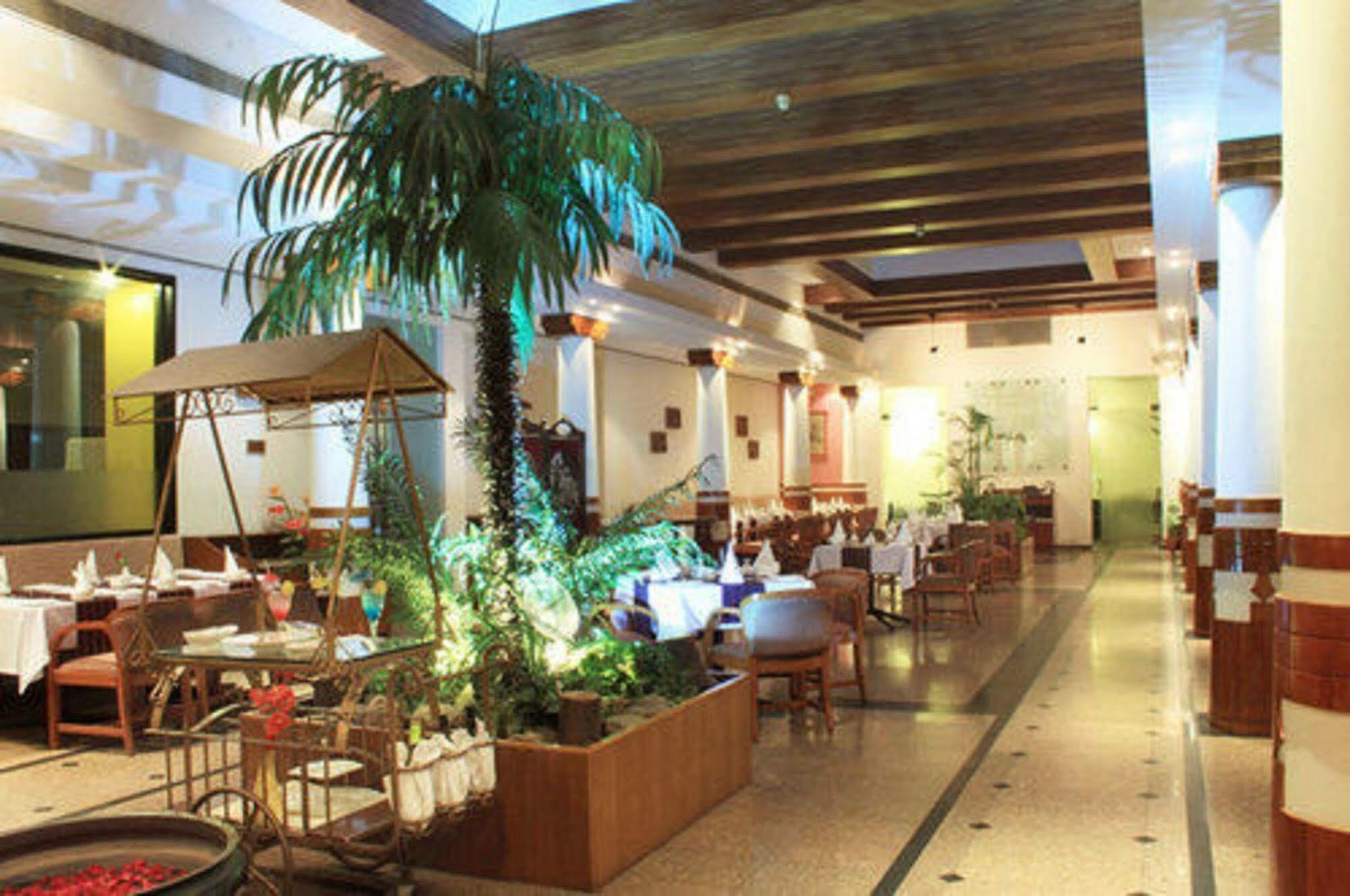 Hotel Maurya Patna Patna  Exteriör bild